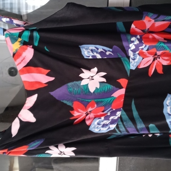 Old Navy medium Cami dress black with floral design - Picture 3 of 7